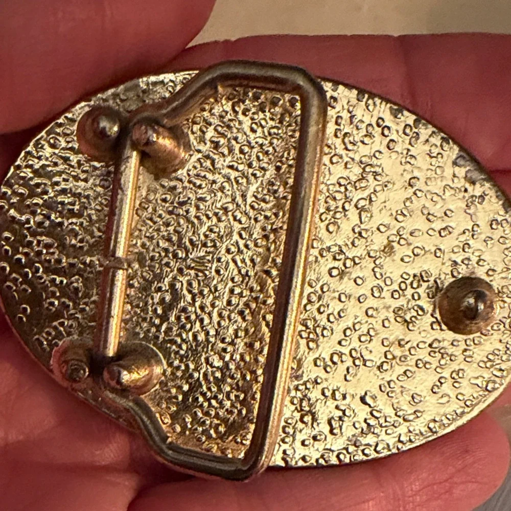 Vintage two-tone Western belt buckle with an engraved rose design - Picture 2 of 2